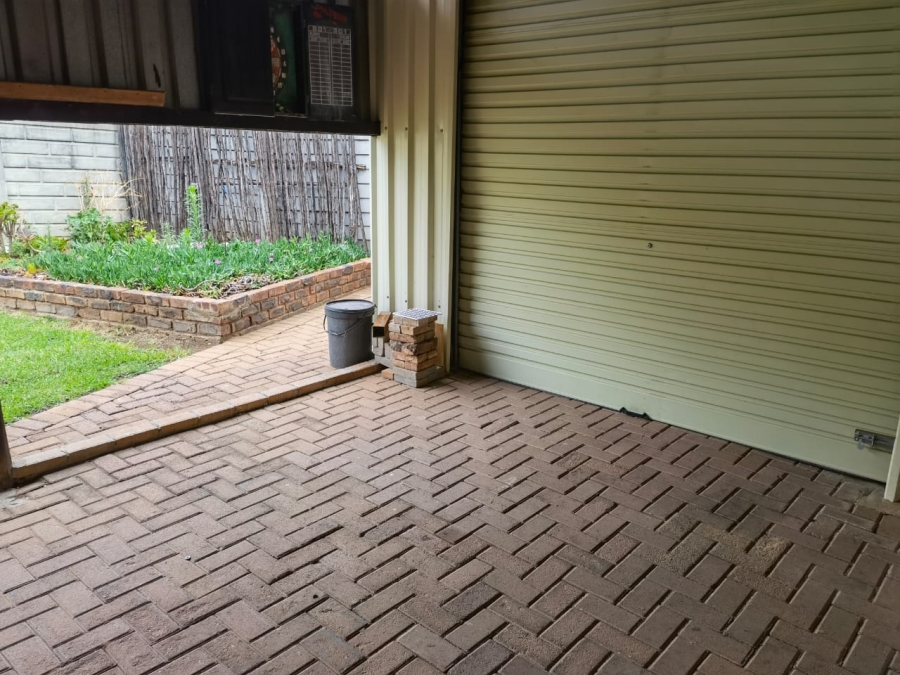 3 Bedroom Property for Sale in Flamwood North West